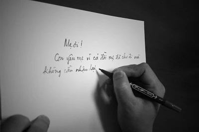 Viết lời cảm ơn trên những tấm thiệp - Ảnh minh họa